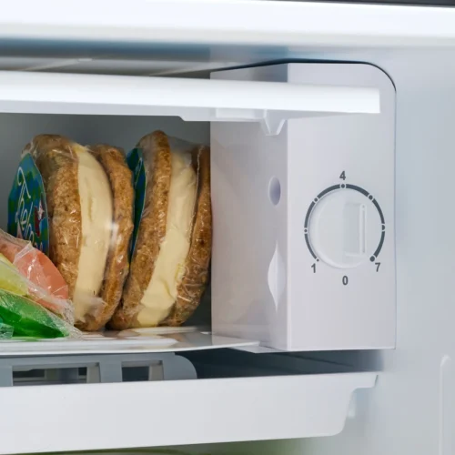 Igloo 3.2 Cu. Ft. Refrigerator W/ Freezer -Nostalgia Food IRF32BK6A 06 freezer scaled