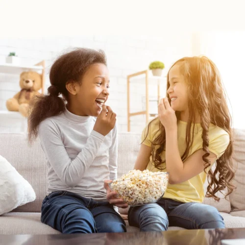 12-Cup Hot Air Popcorn Maker -Nostalgia Food NHAP501RD 05 Kidseatingpopcornlifestyle scaled