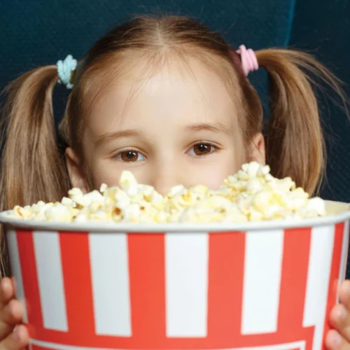 Vintage 10 Cup Table-Top Popcorn Maker, White And Red -Nostalgia Food NKPTT25RW 04 scaled