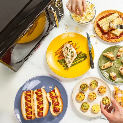 Retro 0.7 Cubic Foot 700-Watt Countertop Microwave Oven - Black -Nostalgia Food NRMO7BK 04