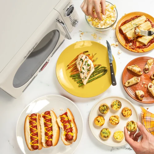 Retro Compact Countertop Microwave Oven 0.7 Cu. Ft. 700-Watts, Cream -Nostalgia Food NRMO7IVY6A feature 02