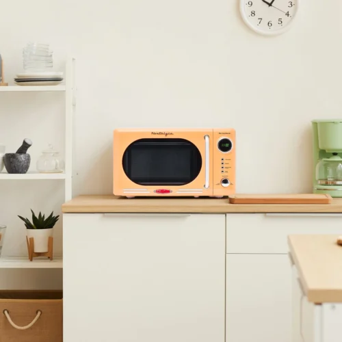 Retro 0.7 Cubic Foot 700-Watt Countertop Microwave Oven - Orange -Nostalgia Food NRMO7OR6A feature 05 scaled