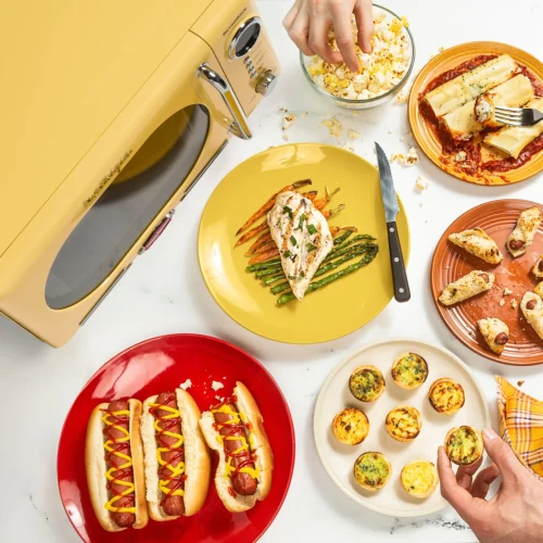 Retro 0.7 Cubic Foot 700-Watt Countertop Microwave Oven - Yellow -Nostalgia Food NRMO7YW6A feature 02