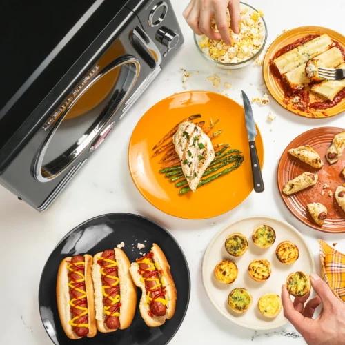 Retro 0.9 Cubic Foot 800-Watt Countertop Microwave Oven - Black -Nostalgia Food NRMO9BK feature 02