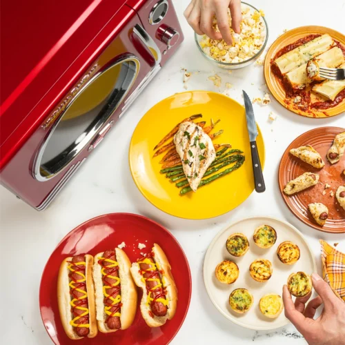 Retro 0.9 Cubic Foot 800-Watt Countertop Microwave Oven - Retro Red -Nostalgia Food NRMO9RR feature 02