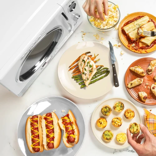 Retro 0.9 Cubic Foot 800-Watt Countertop Microwave Oven - White 8 Retro 0.9 Cubic Foot 800-Watt Countertop Microwave Oven - White -Nostalgia Food NRMO9WH feature 02