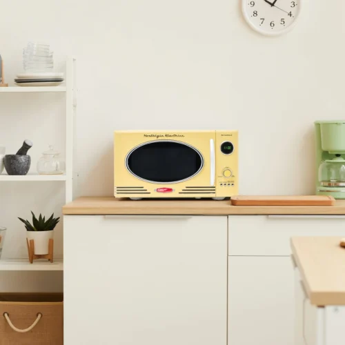 Retro 0.9 Cubic Foot 800-Watt Countertop Microwave Oven - Yellow -Nostalgia Food NRMO9YLW KItchenLifestyle05 scaled