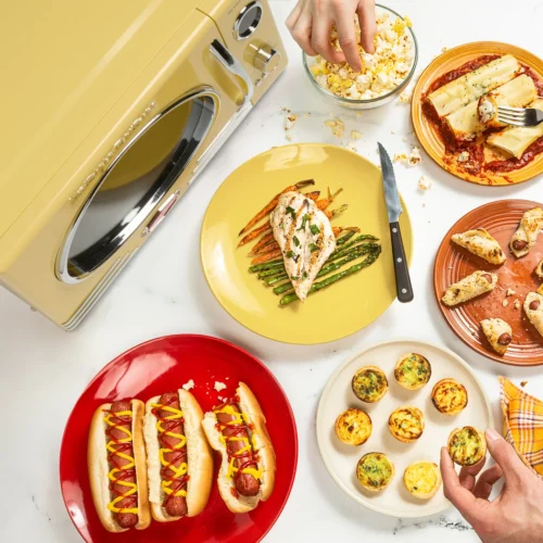 Retro 0.9 Cubic Foot 800-Watt Countertop Microwave Oven - Yellow -Nostalgia Food NRMO9YLW Lifestyle02