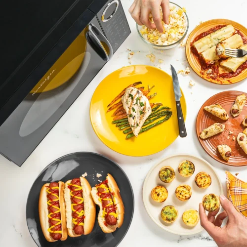 Retro 0.9 Cubic Foot Countertop Microwave Oven, Black -Nostalgia Food NRMOGZ9BK6A 02 Lifestyle