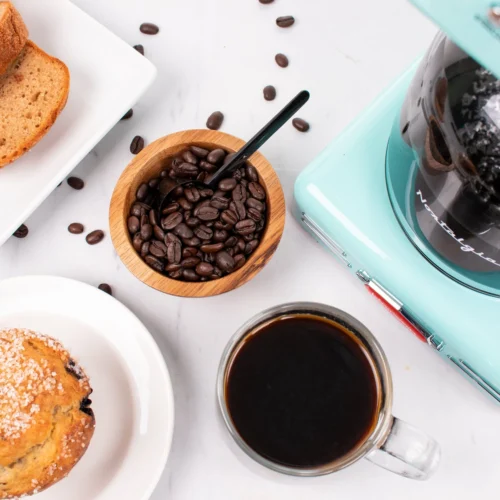 Retro 12-Cup Coffee Maker -Nostalgia Food RCOF12AQ 07 lifestylecoffee scaled